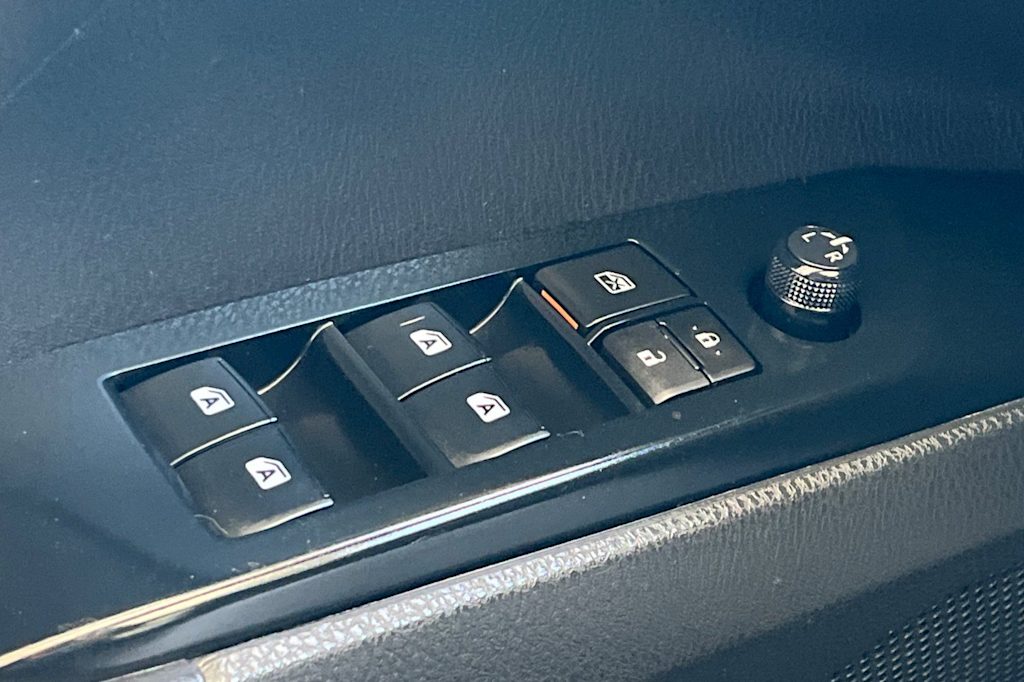 Thumbnail: 2020 Toyota Camry - 22