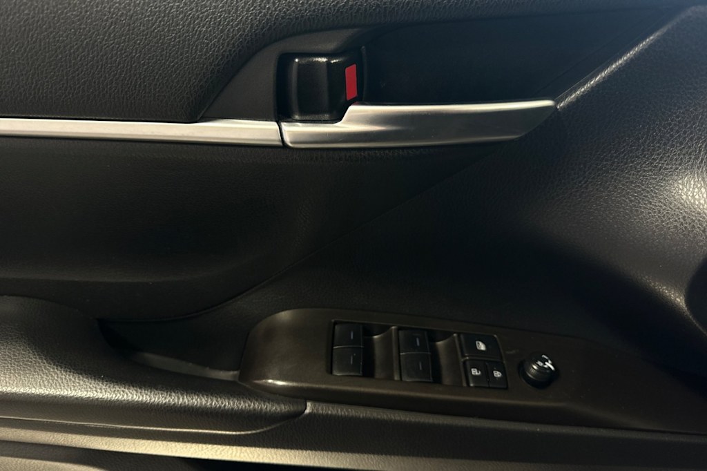 Thumbnail: 2022 Toyota Camry - 21