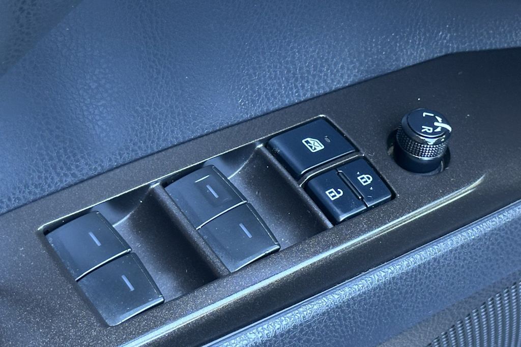 Thumbnail: 2021 Toyota Camry - 23