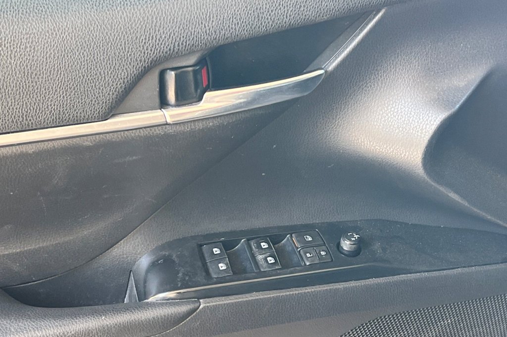 Thumbnail: 2020 Toyota Camry - 22