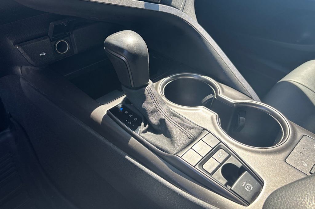 Thumbnail: 2022 Toyota Camry - 15