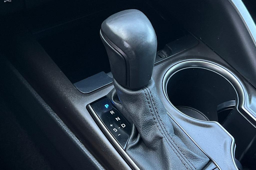 Thumbnail: 2022 Toyota Camry - 15