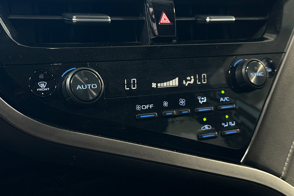 Thumbnail: 2021 Toyota Camry - 23