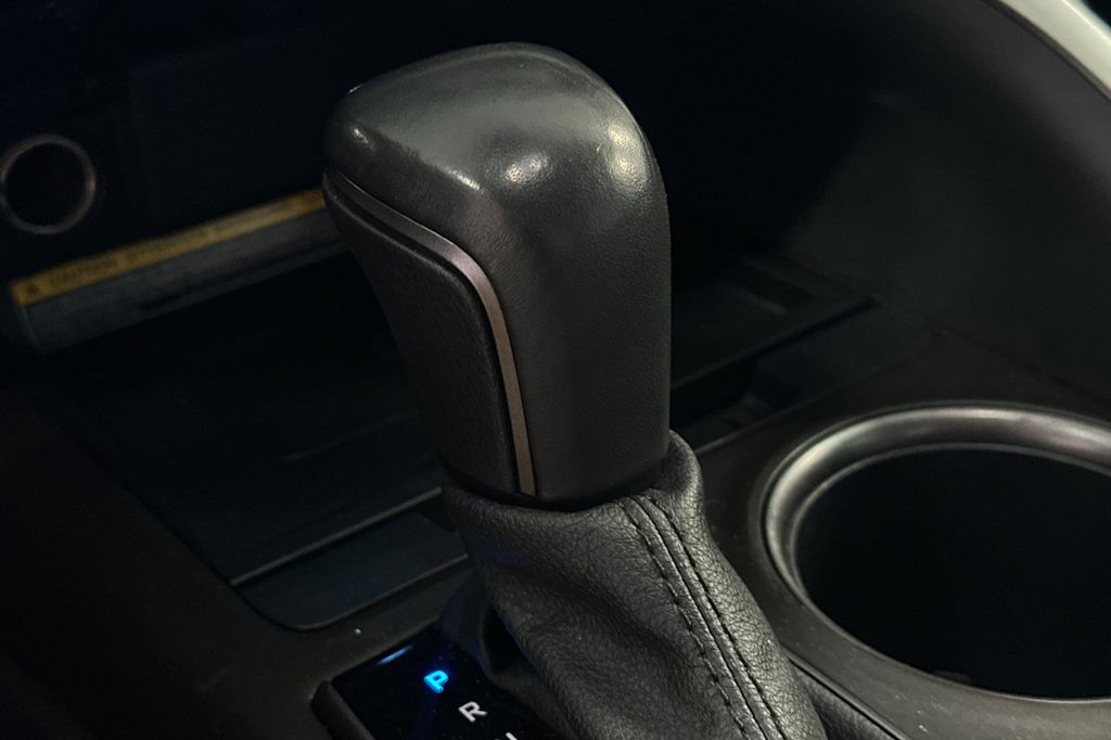 Thumbnail: 2021 Toyota Camry - 14