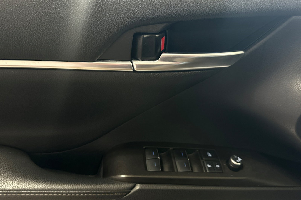 Thumbnail: 2021 Toyota Camry - 19