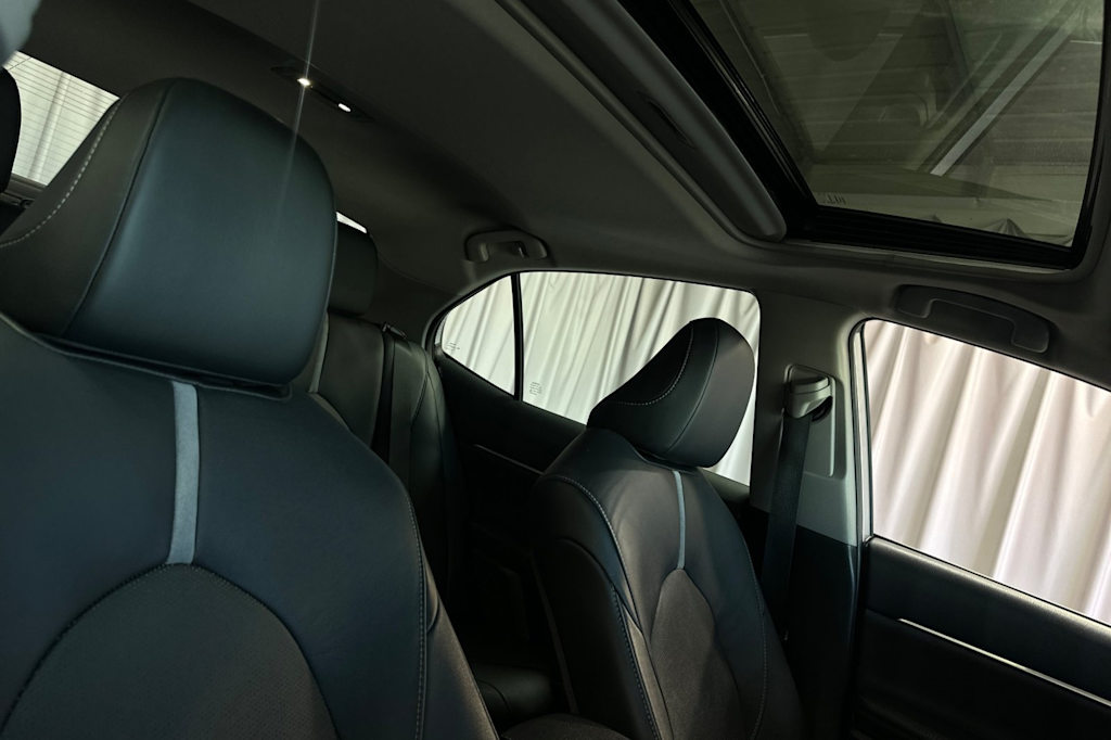 Thumbnail: 2021 Toyota Camry - 21