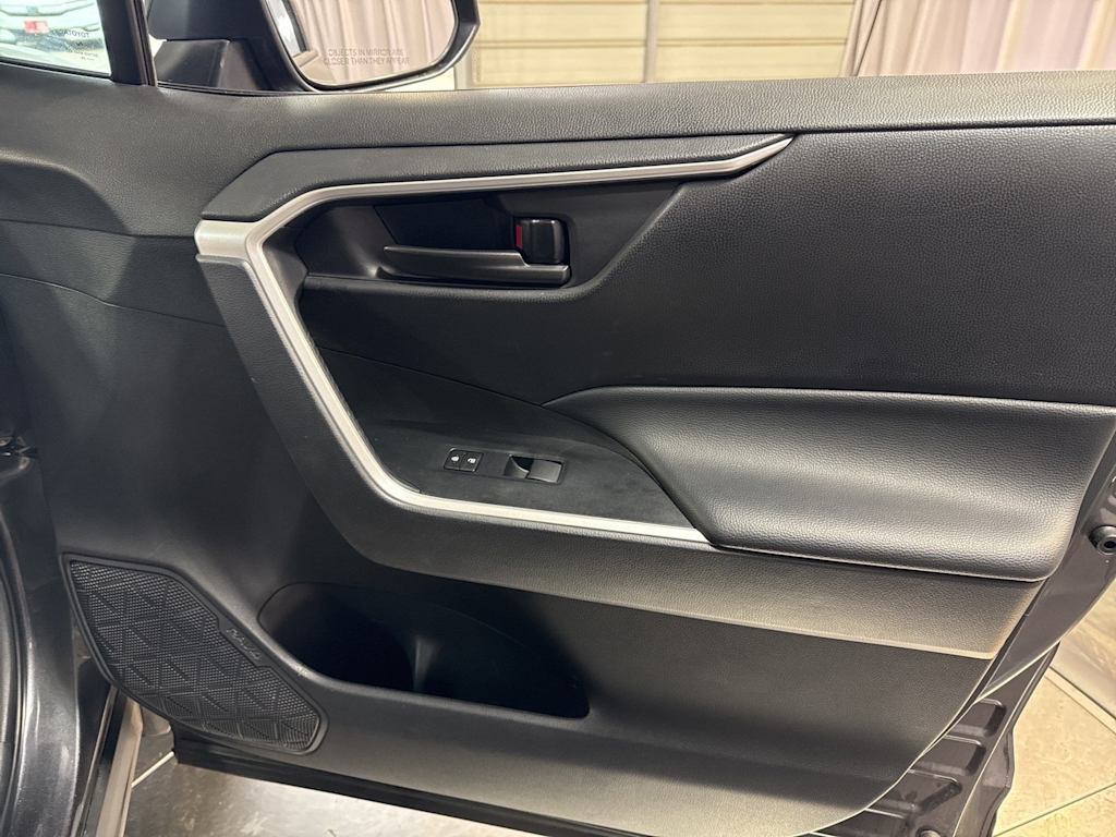 Thumbnail: 2025 Toyota RAV4 - 21