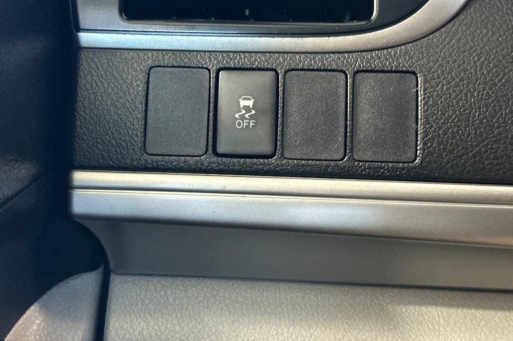 Thumbnail: 2014 Toyota Camry - 31
