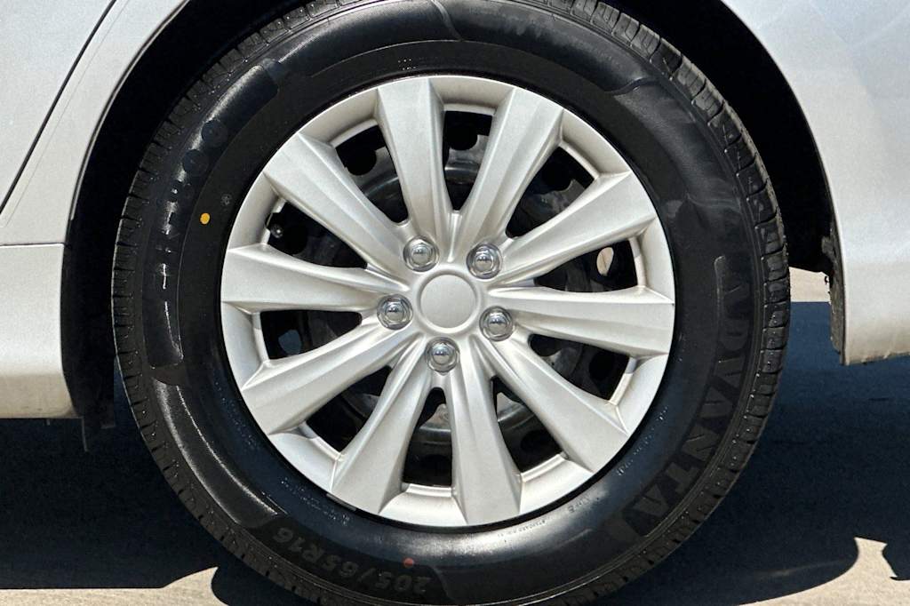 Thumbnail: 2014 Toyota Camry - 8