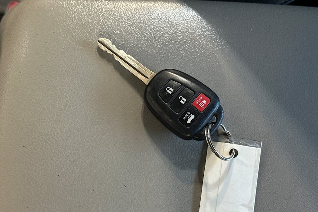 Thumbnail: 2014 Toyota Camry - 17