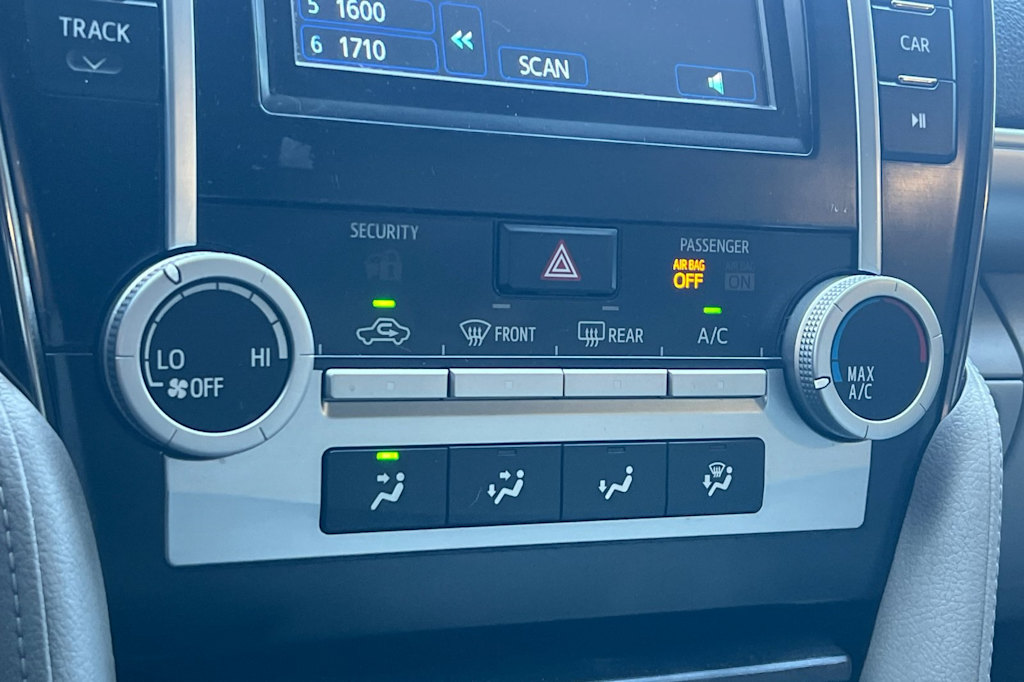 Thumbnail: 2012 Toyota Camry - 25