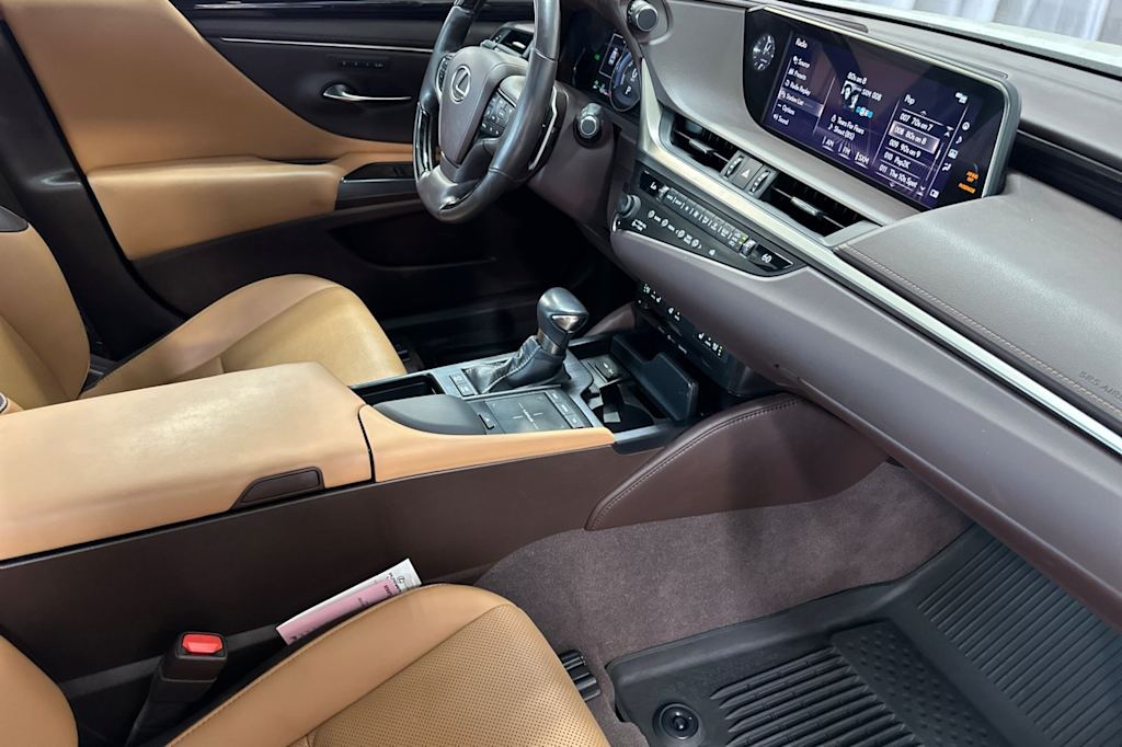 Thumbnail: 2019 Lexus ES - 13