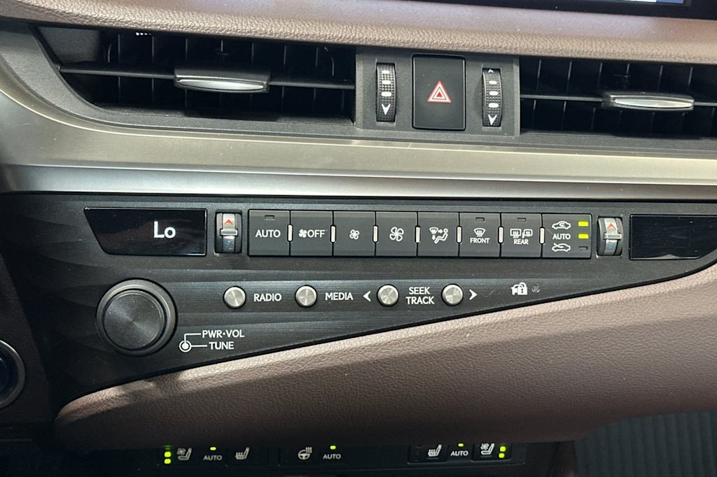 Thumbnail: 2019 Lexus ES - 26