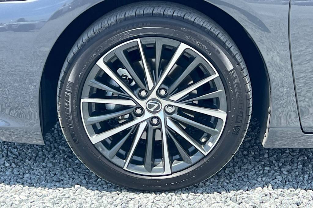 Thumbnail: 2025 Lexus ES - 8