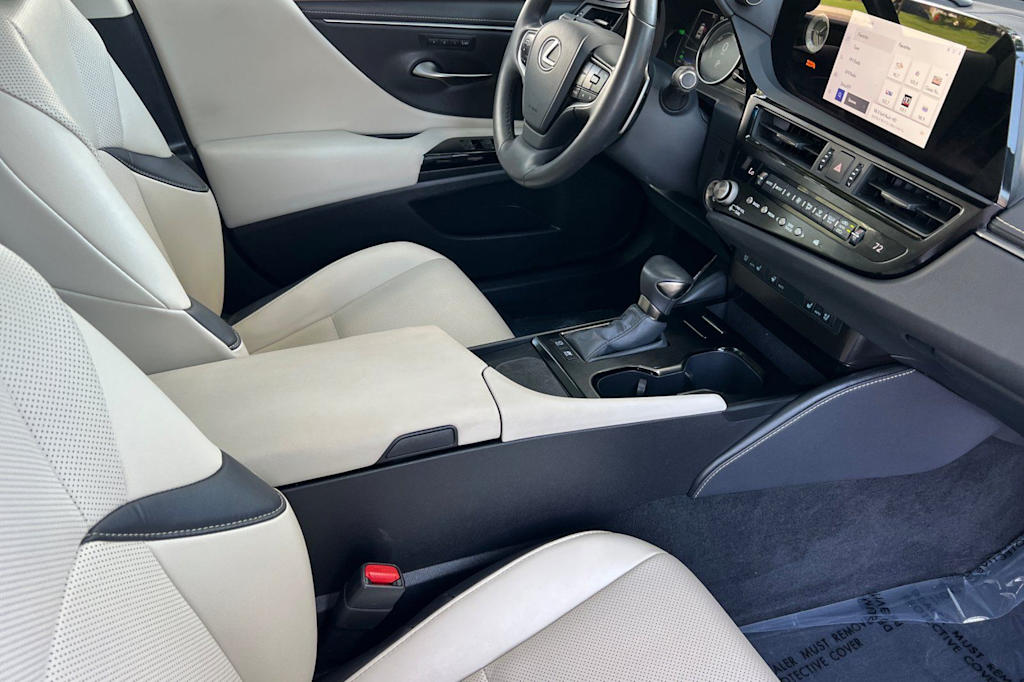 Thumbnail: 2025 Lexus ES - 10