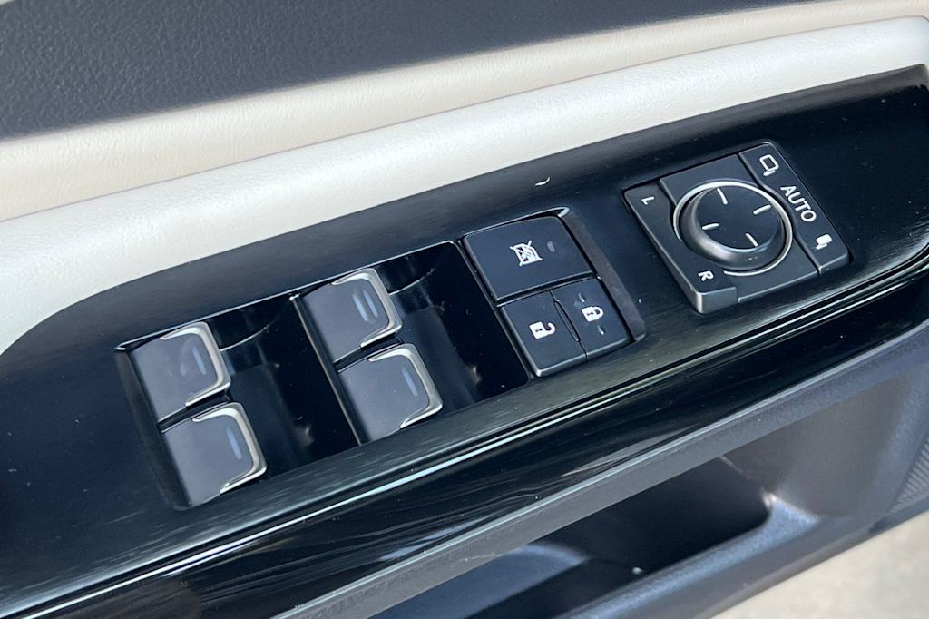 Thumbnail: 2025 Lexus ES - 23