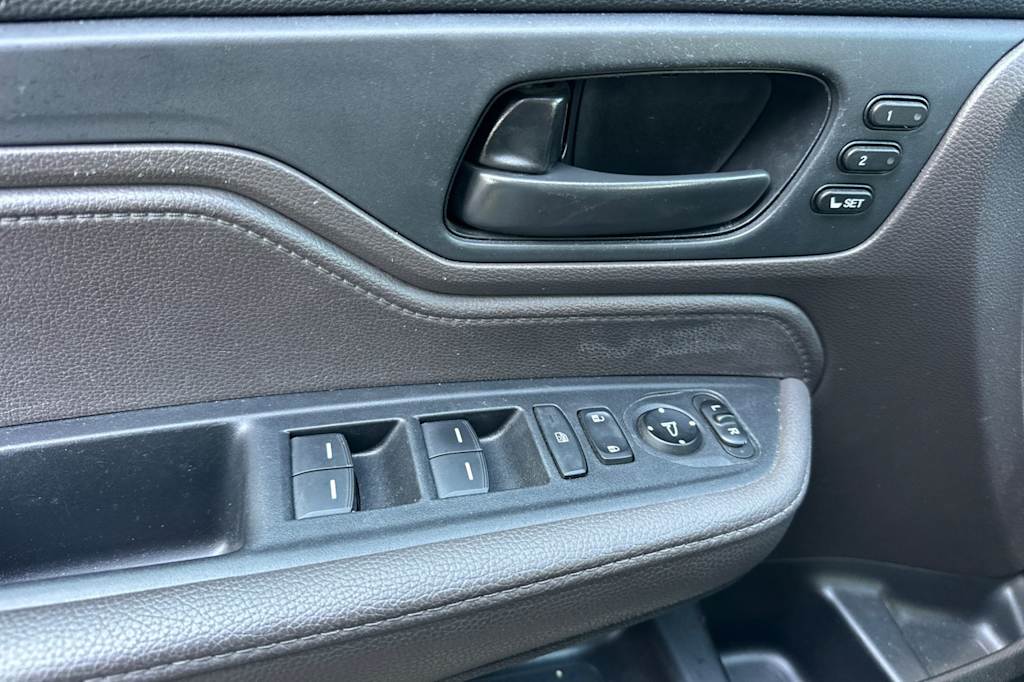 Thumbnail: 2019 Honda Odyssey - 21