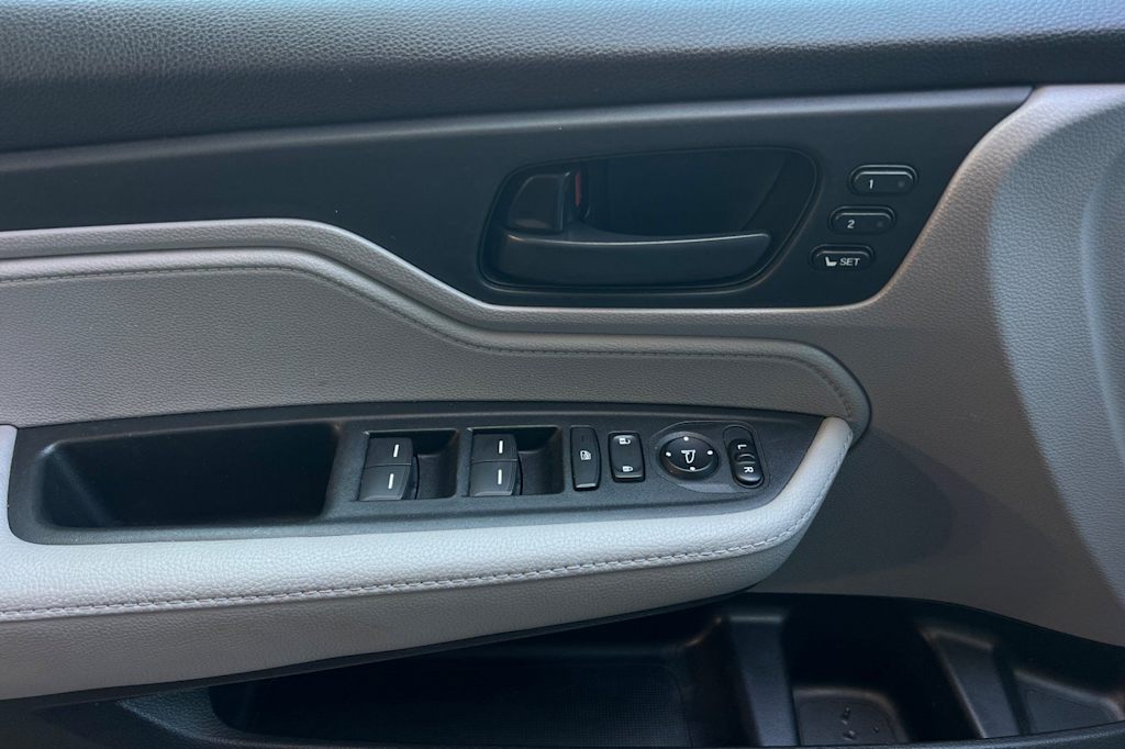 Thumbnail: 2018 Honda Odyssey - 23