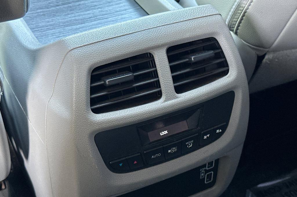 Thumbnail: 2019 Honda Pilot - 24