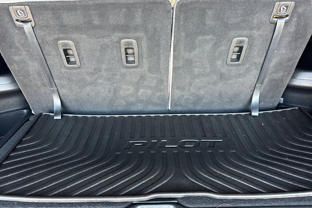 Thumbnail: 2016 Honda Pilot - 17