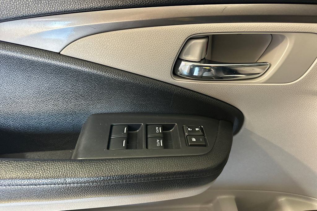 Thumbnail: 2016 Honda Pilot - 23