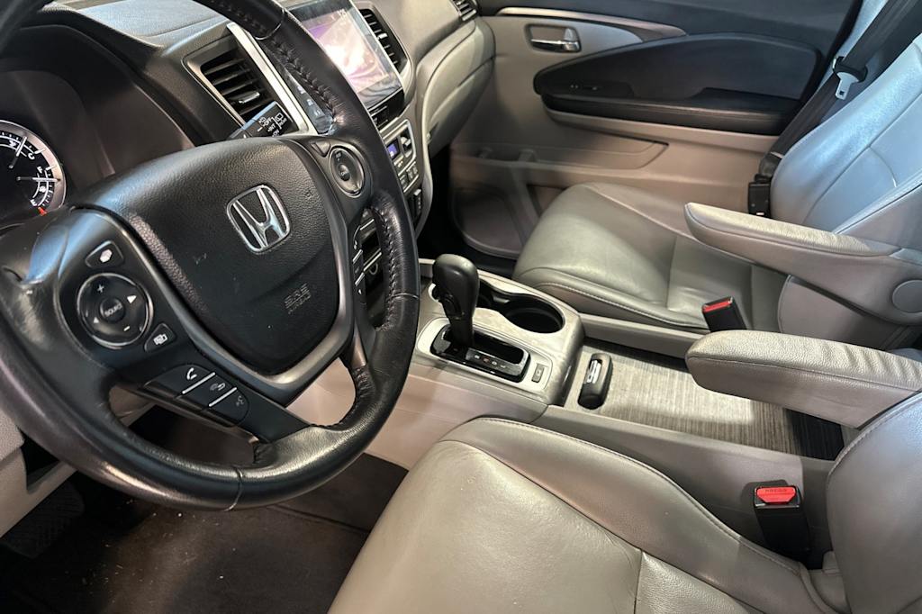 Thumbnail: 2016 Honda Pilot - 9