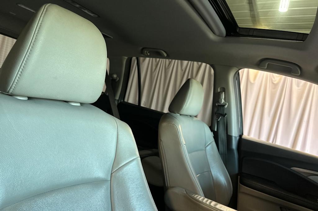 Thumbnail: 2016 Honda Pilot - 10