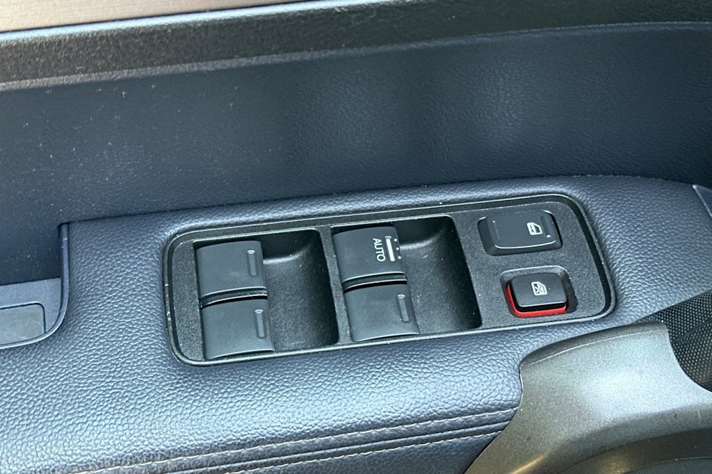 Thumbnail: 2011 Honda CR-V - 23