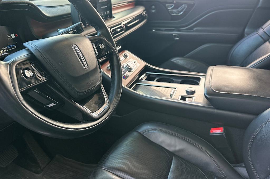 Thumbnail: 2022 Lincoln Aviator - 10
