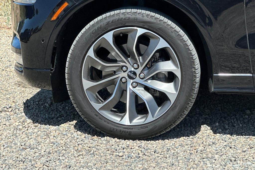Thumbnail: 2022 Lincoln Aviator - 8