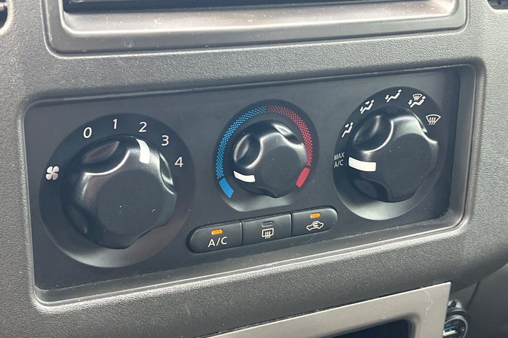 Thumbnail: 2011 Nissan Pathfinder - 25