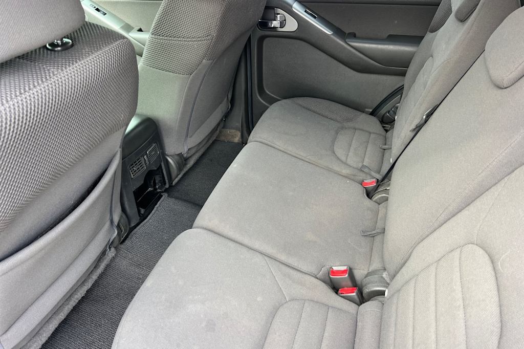 Thumbnail: 2011 Nissan Pathfinder - 11