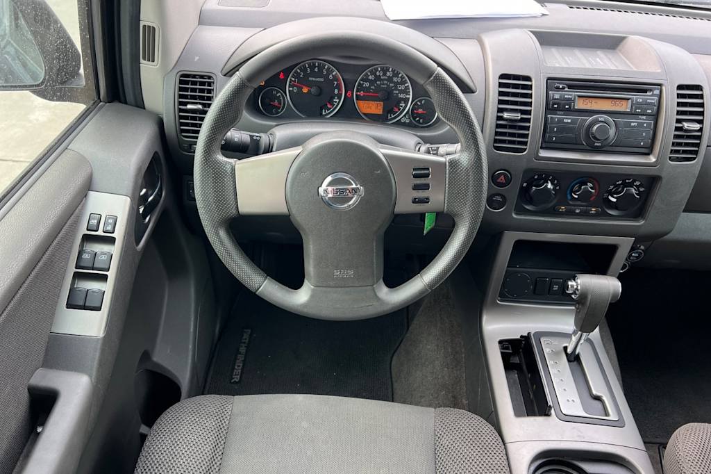 Thumbnail: 2011 Nissan Pathfinder - 12