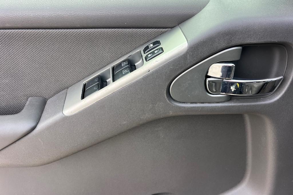 Thumbnail: 2011 Nissan Pathfinder - 23