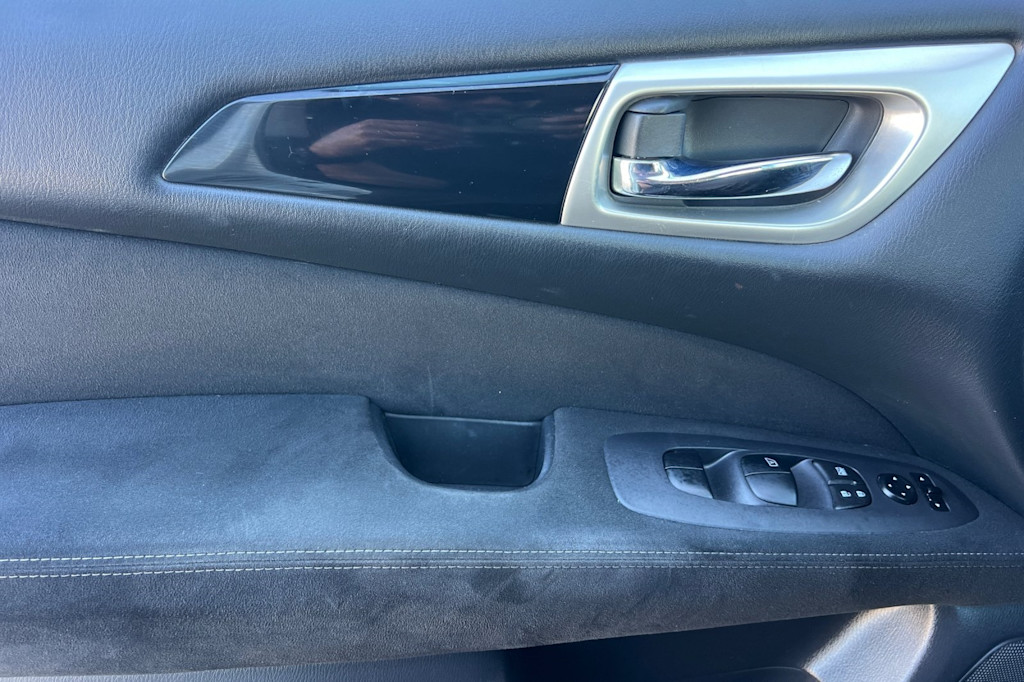 Thumbnail: 2015 Nissan Pathfinder - 22