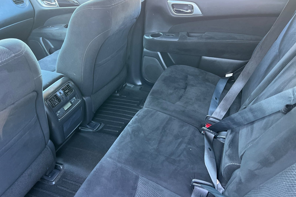 Thumbnail: 2015 Nissan Pathfinder - 11