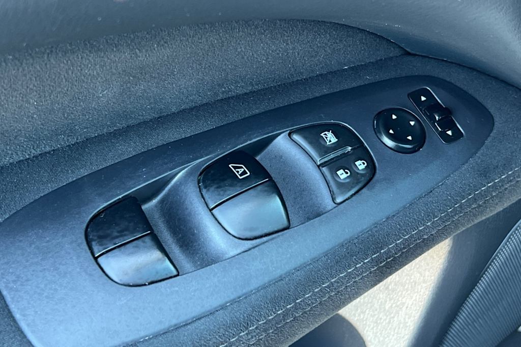 Thumbnail: 2015 Nissan Pathfinder - 23