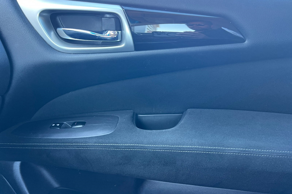 Thumbnail: 2015 Nissan Pathfinder - 26