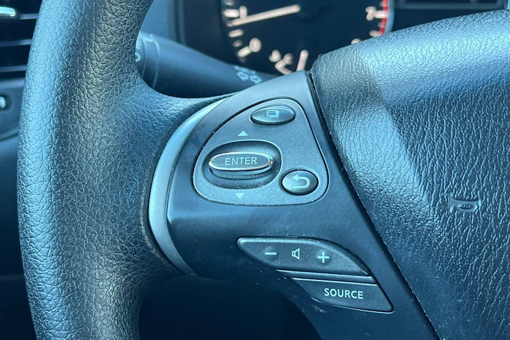 Thumbnail: 2015 Nissan Pathfinder - 32