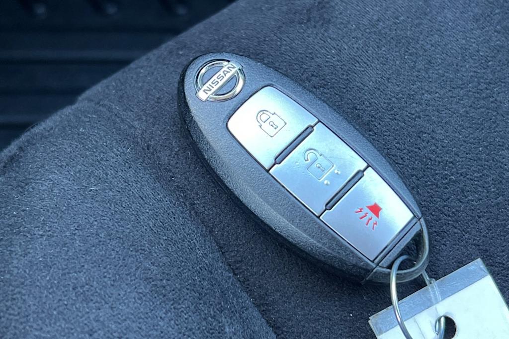 Thumbnail: 2015 Nissan Pathfinder - 17