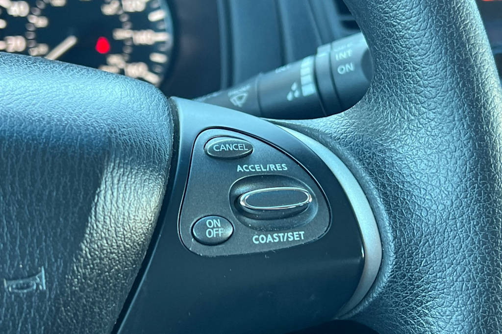 Thumbnail: 2015 Nissan Pathfinder - 31