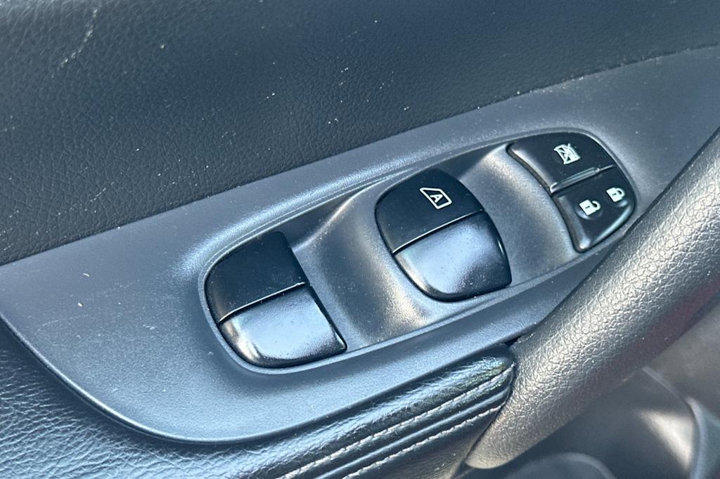 Thumbnail: 2016 Nissan Rogue - 24
