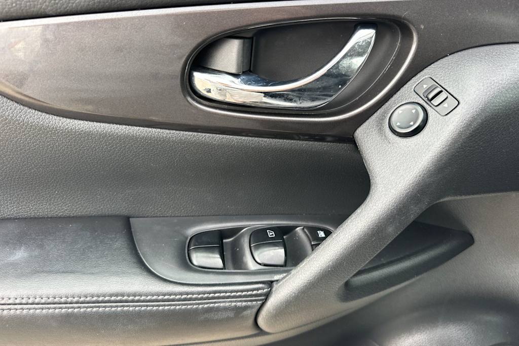 Thumbnail: 2019 Nissan Rogue - 24