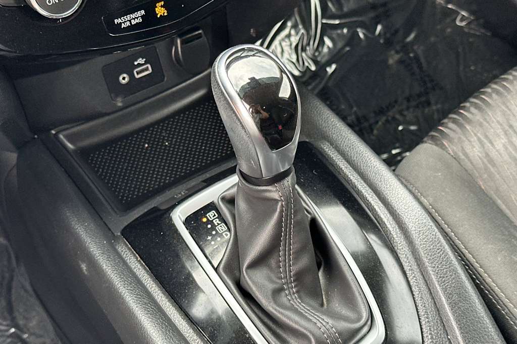 Thumbnail: 2019 Nissan Rogue - 16
