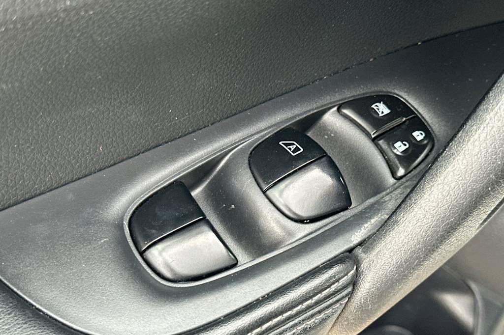 Thumbnail: 2019 Nissan Rogue - 25