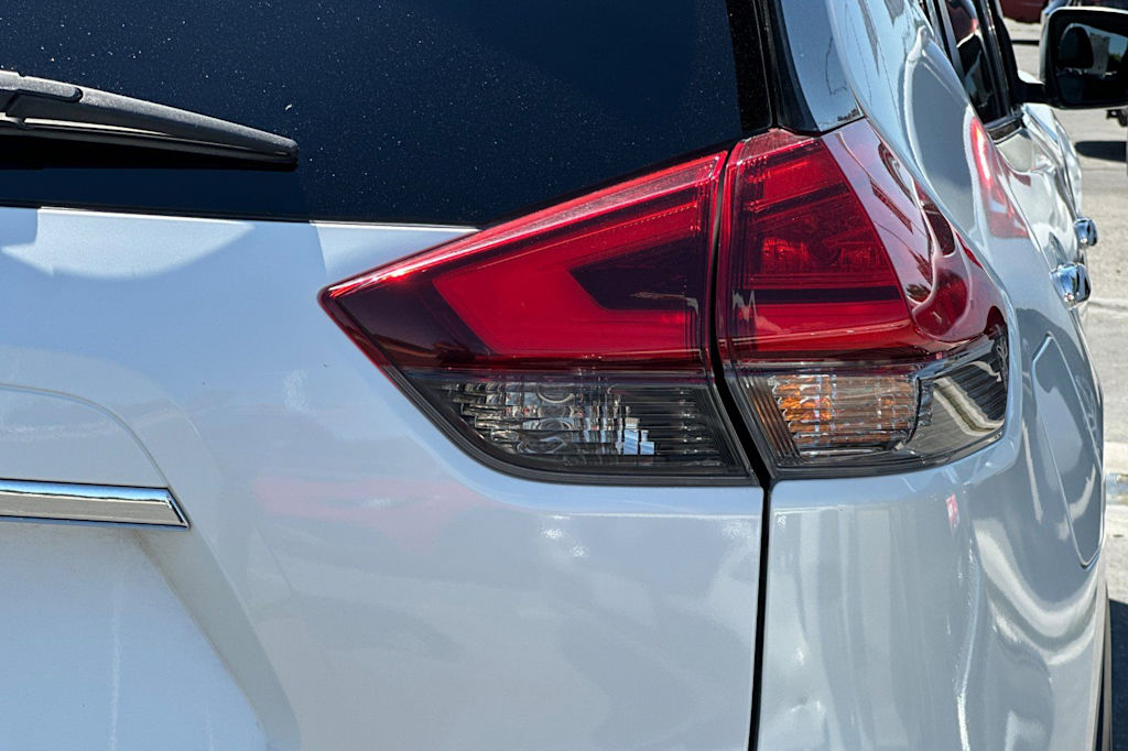 Thumbnail: 2017 Nissan Rogue - 34