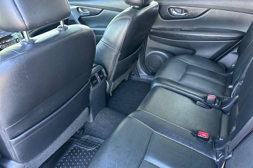 Thumbnail: 2017 Nissan Rogue - 11