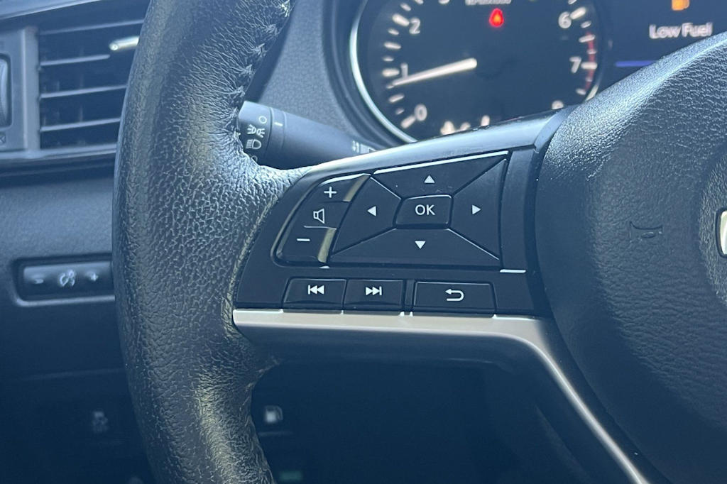 Thumbnail: 2020 Nissan Rogue - 32