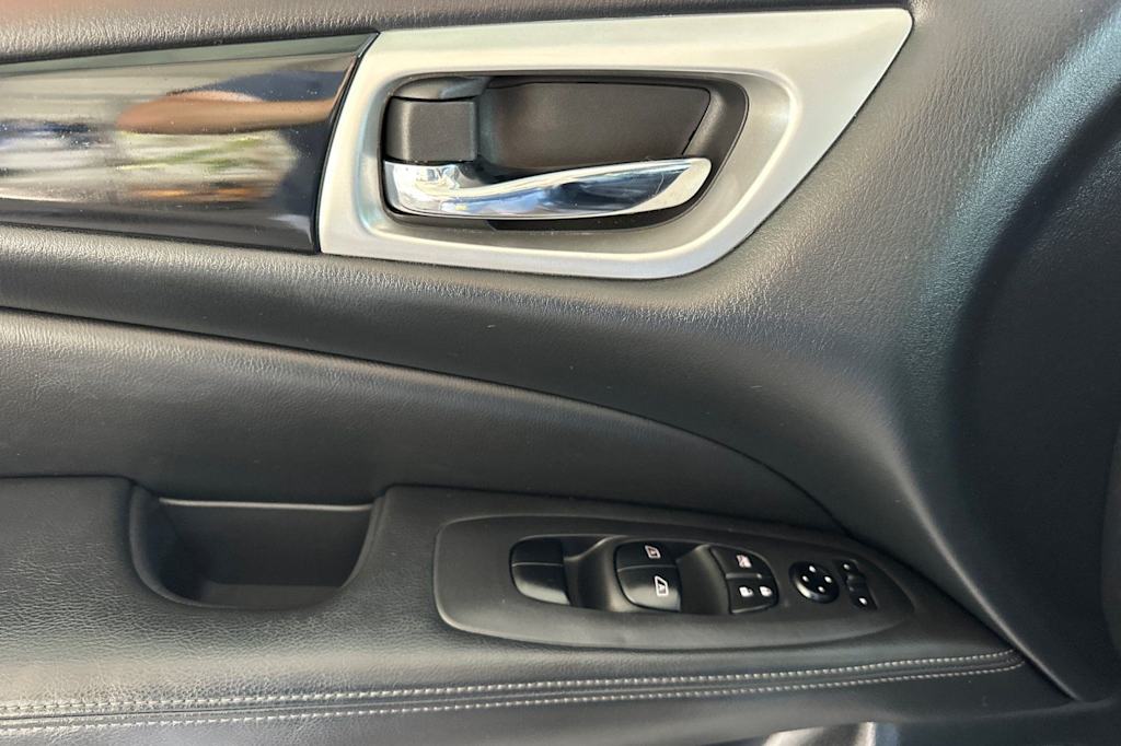 Thumbnail: 2019 Nissan Pathfinder - 23