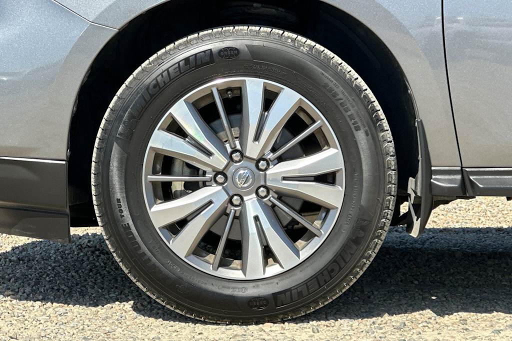 Thumbnail: 2019 Nissan Pathfinder - 8